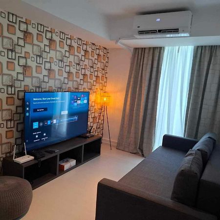 Manila Urban Resort At Azure Екстер'єр фото