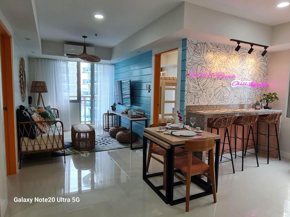 Manila Urban Resort At Azure Екстер'єр фото