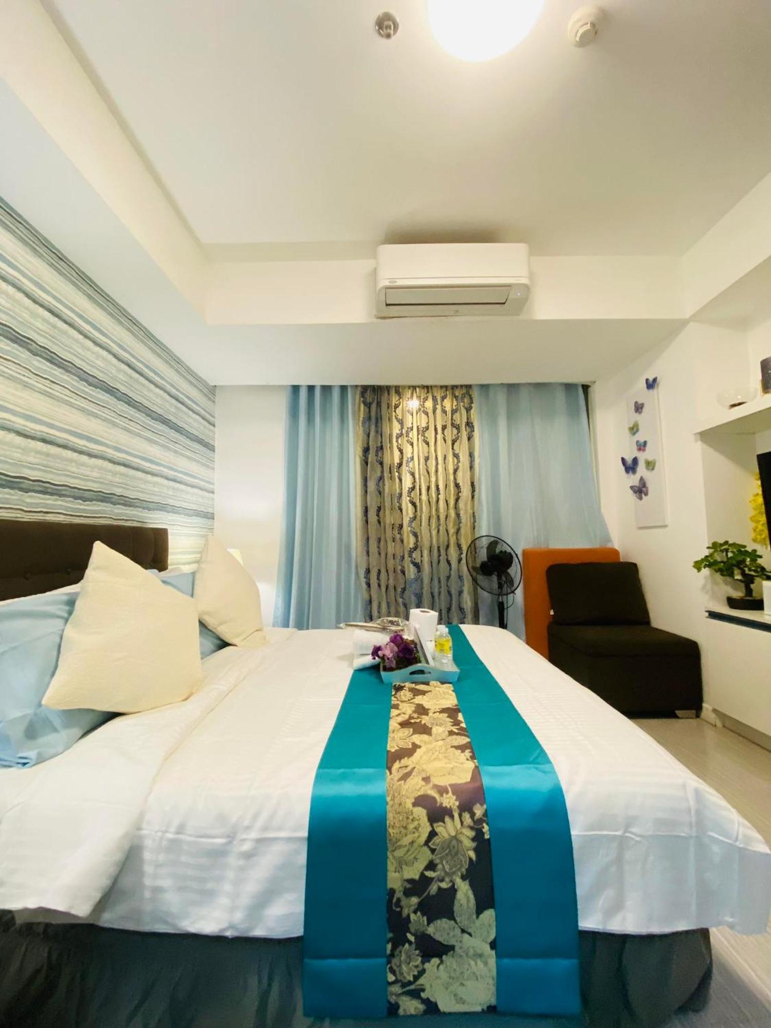 Manila Urban Resort At Azure Екстер'єр фото