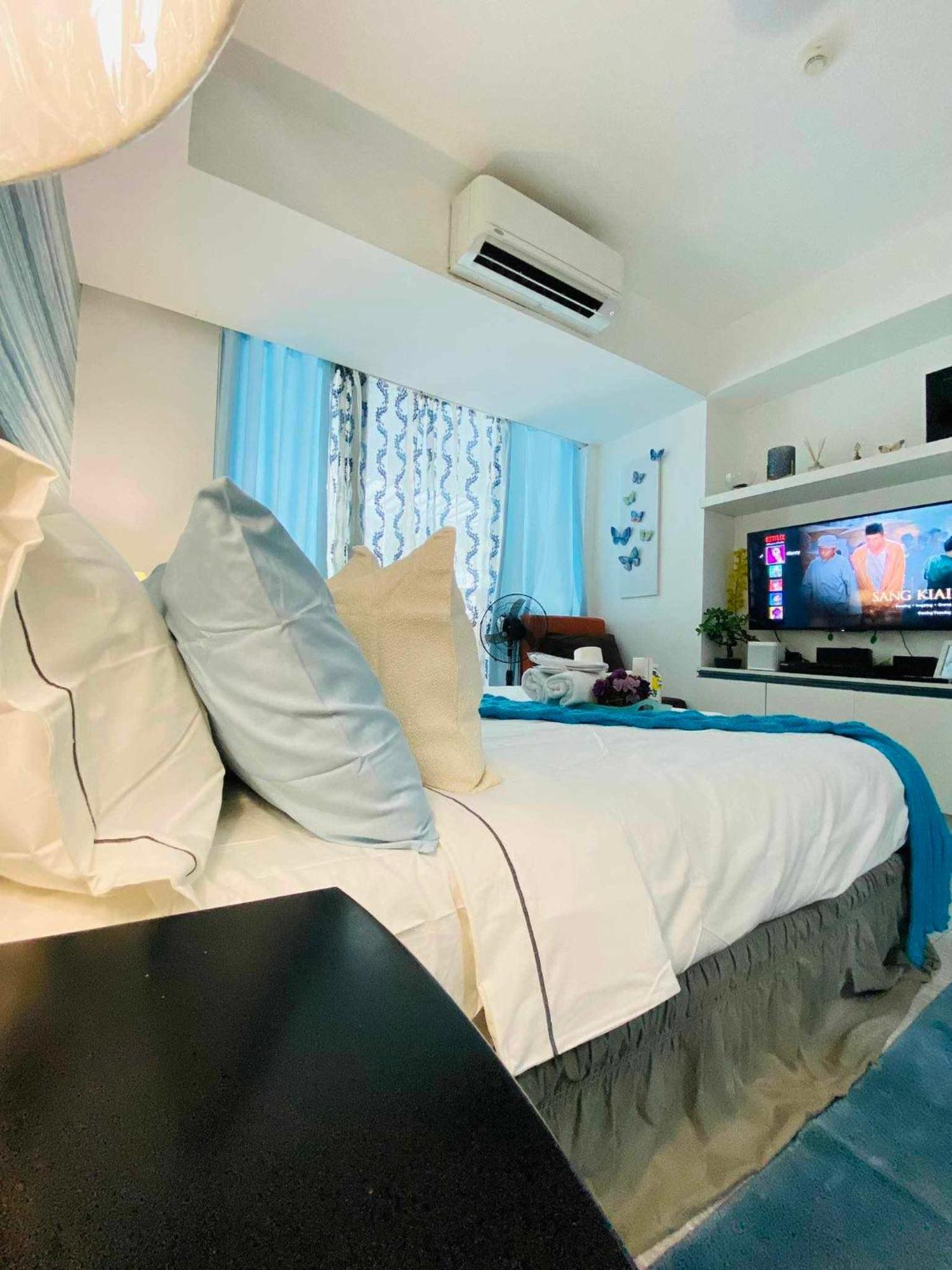 Manila Urban Resort At Azure Екстер'єр фото