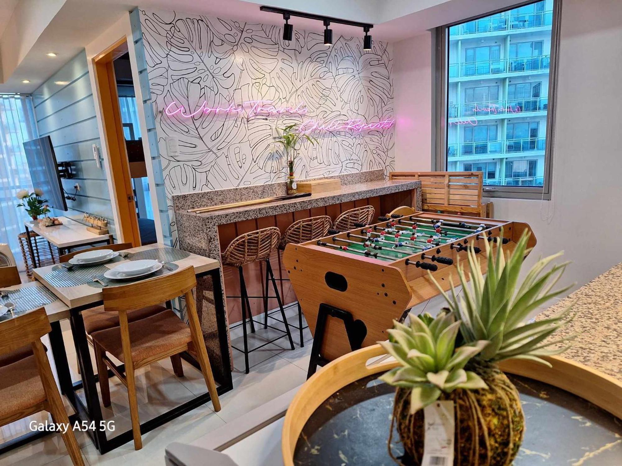 Manila Urban Resort At Azure Екстер'єр фото