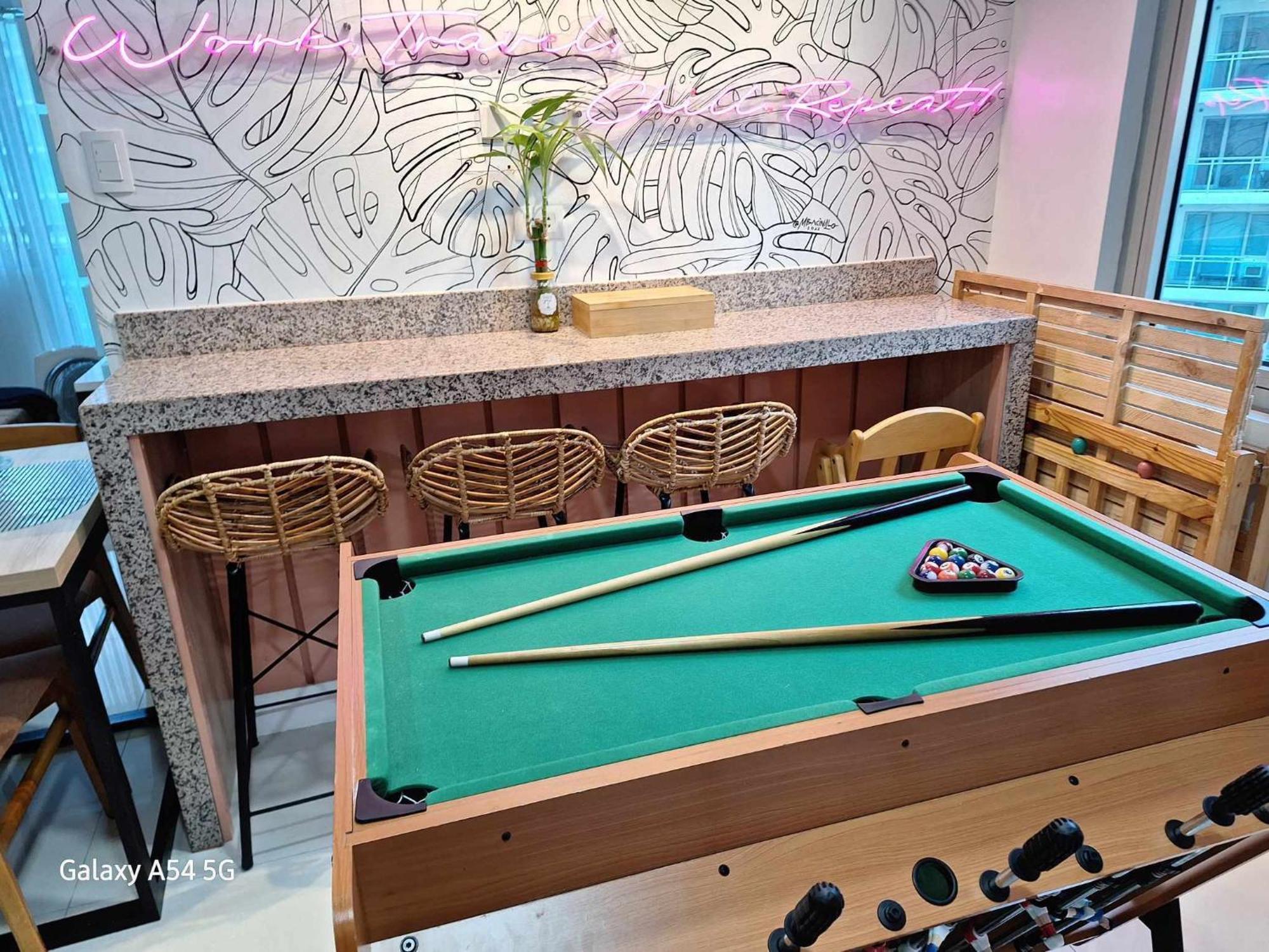 Manila Urban Resort At Azure Екстер'єр фото