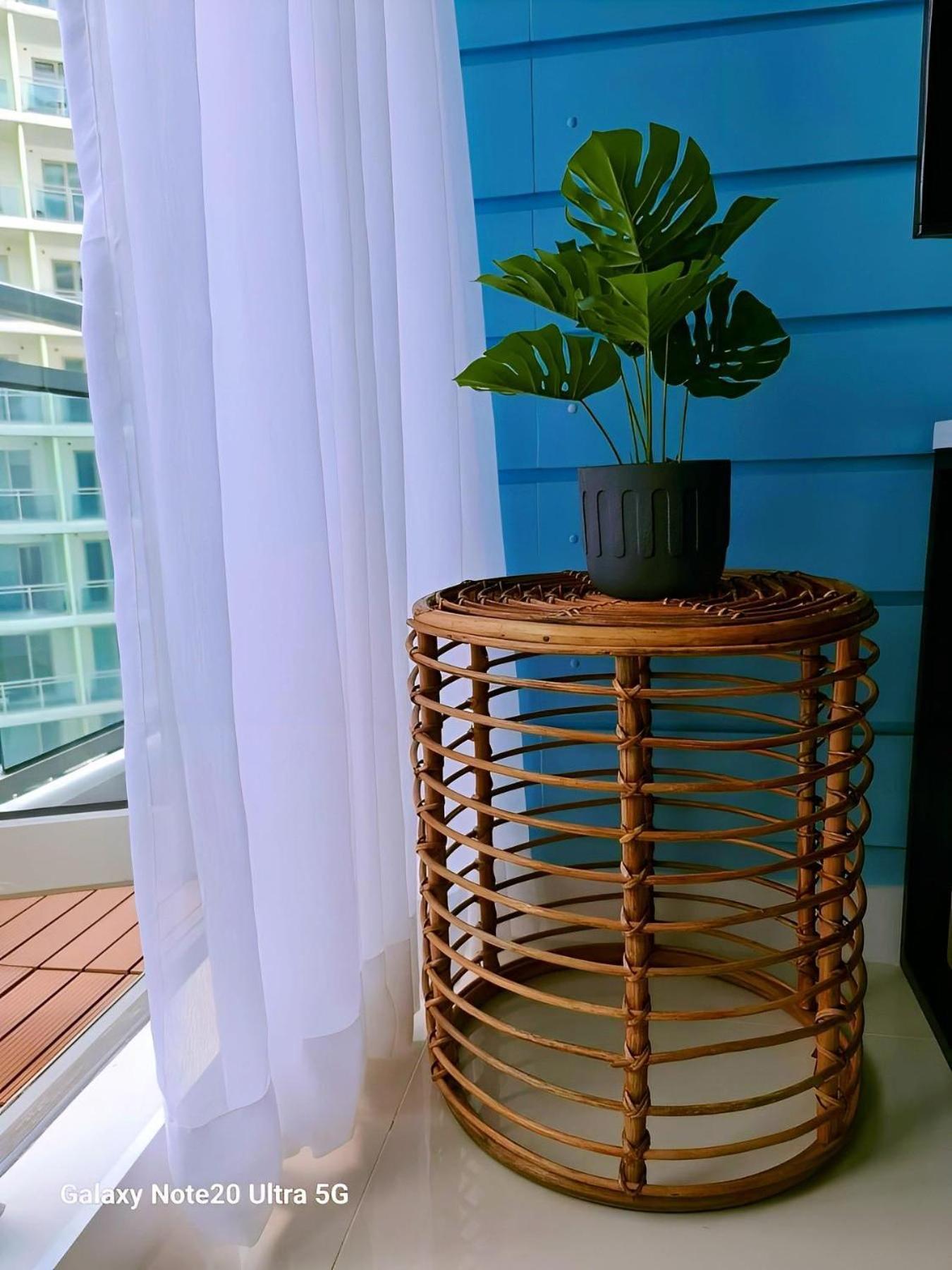 Manila Urban Resort At Azure Екстер'єр фото