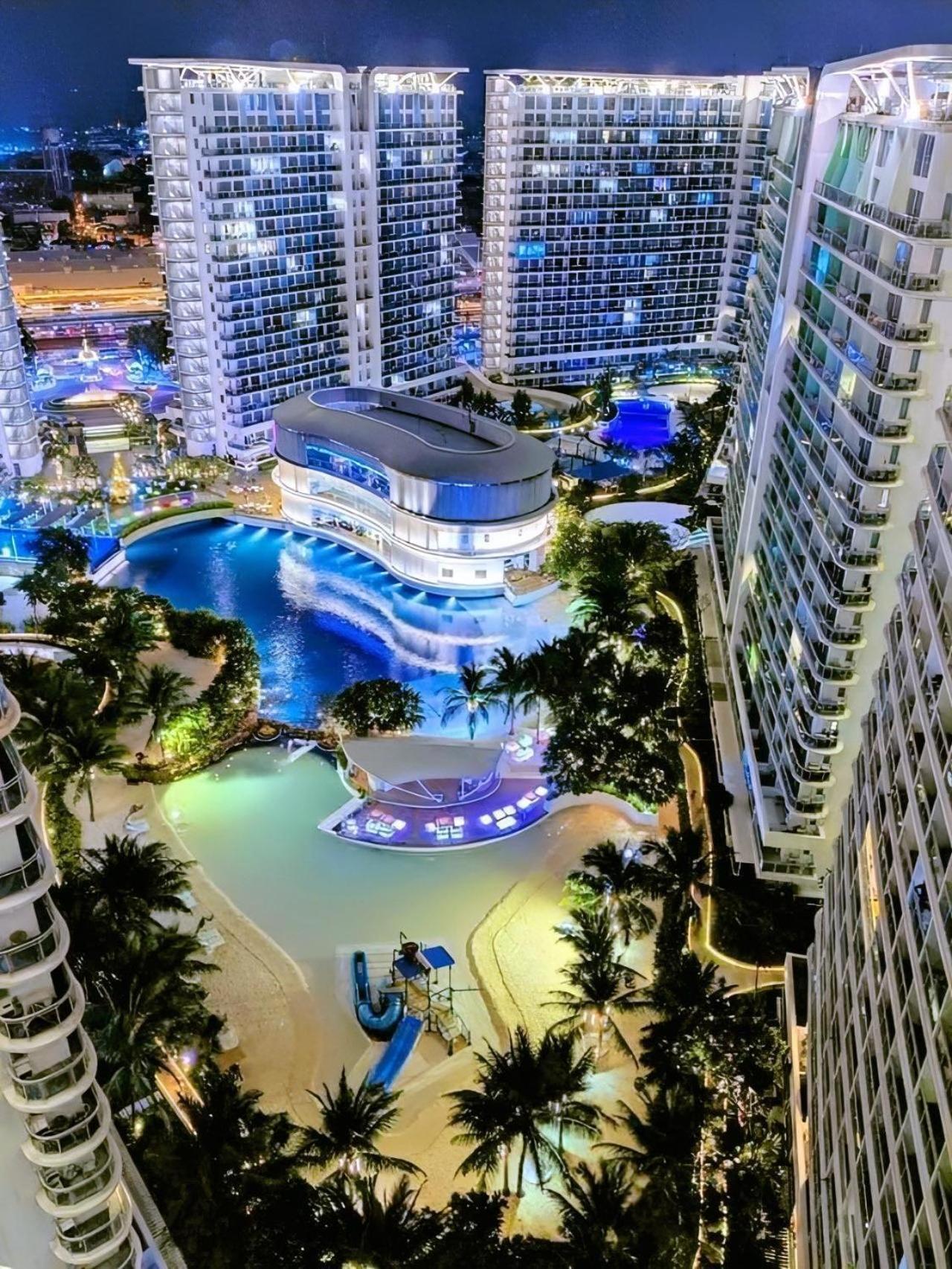 Manila Urban Resort At Azure Екстер'єр фото
