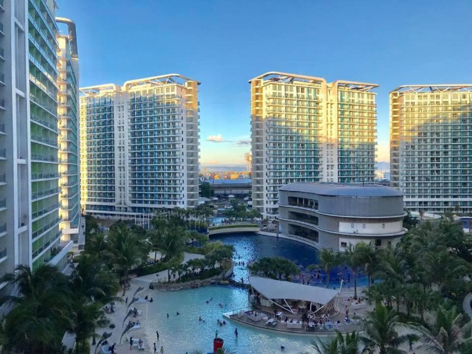 Manila Urban Resort At Azure Екстер'єр фото