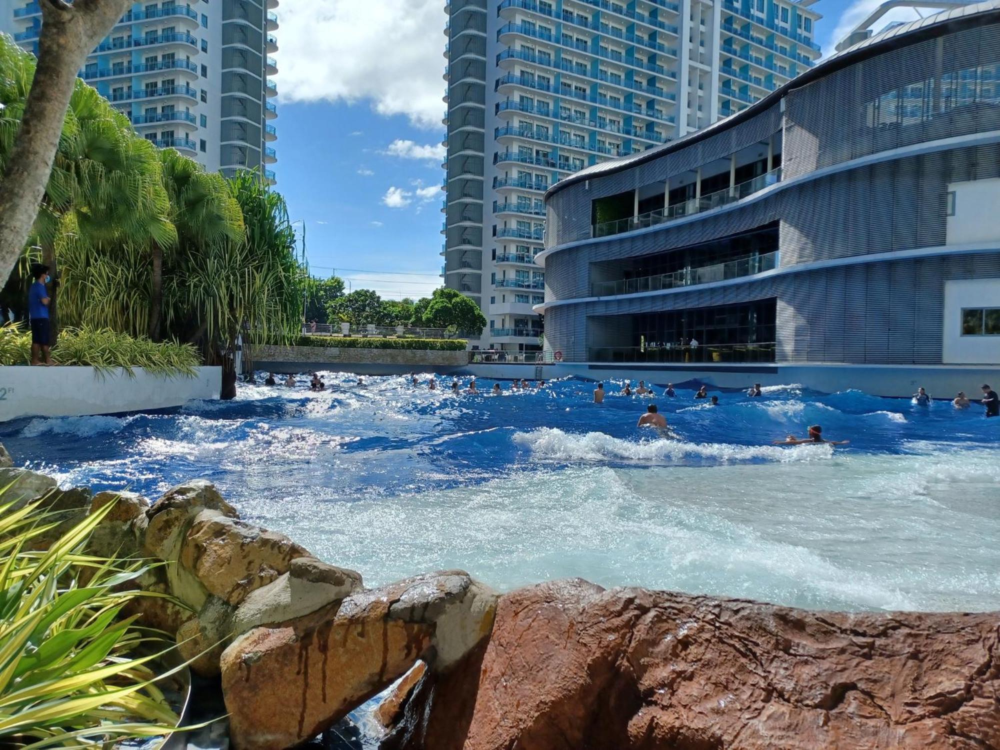 Manila Urban Resort At Azure Екстер'єр фото