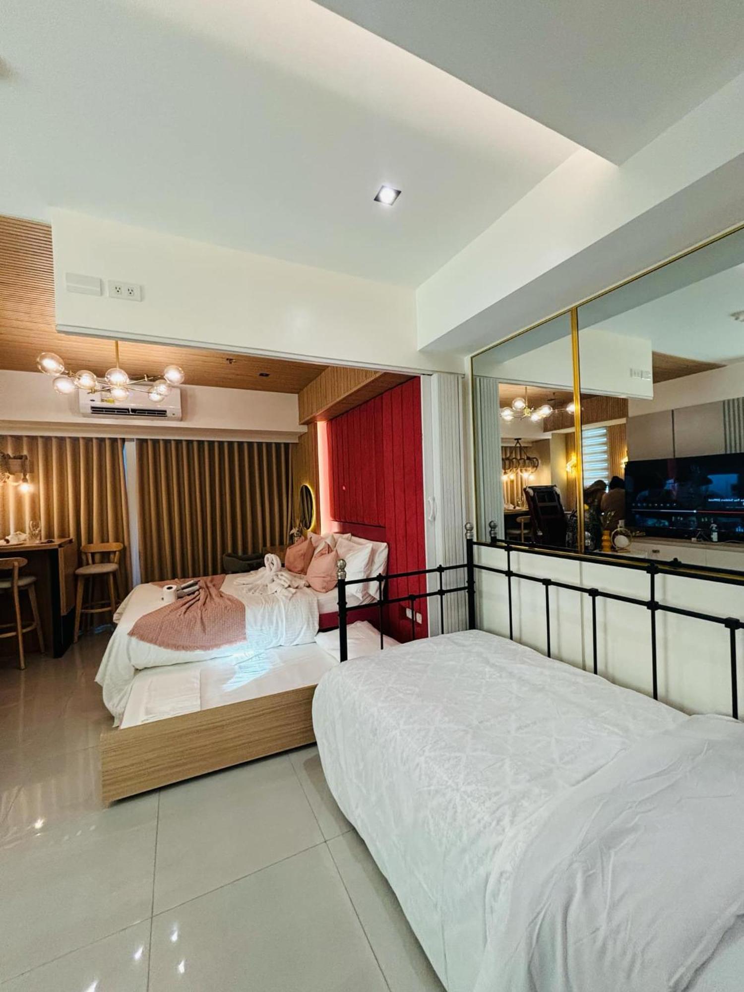 Manila Urban Resort At Azure Екстер'єр фото