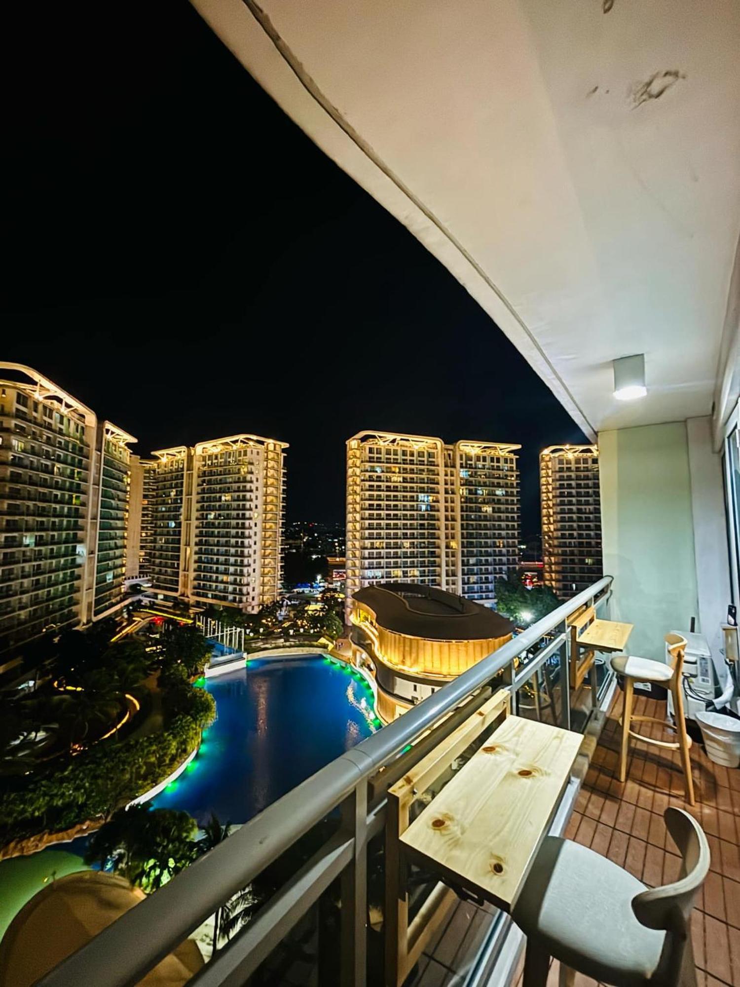 Manila Urban Resort At Azure Екстер'єр фото
