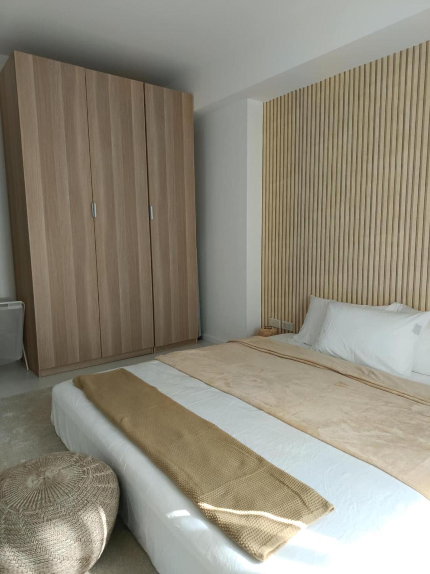 Manila Urban Resort At Azure Екстер'єр фото