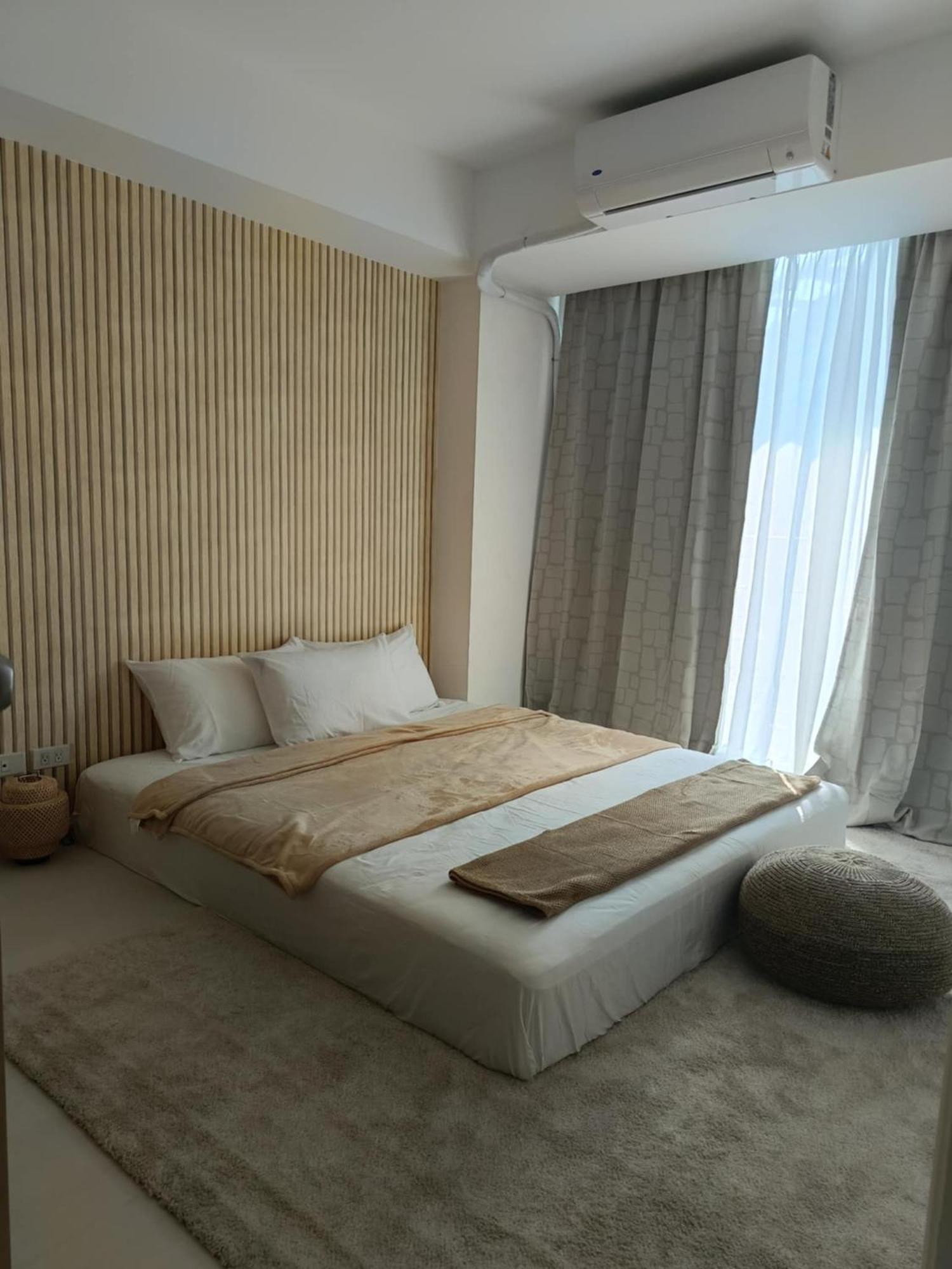 Manila Urban Resort At Azure Екстер'єр фото