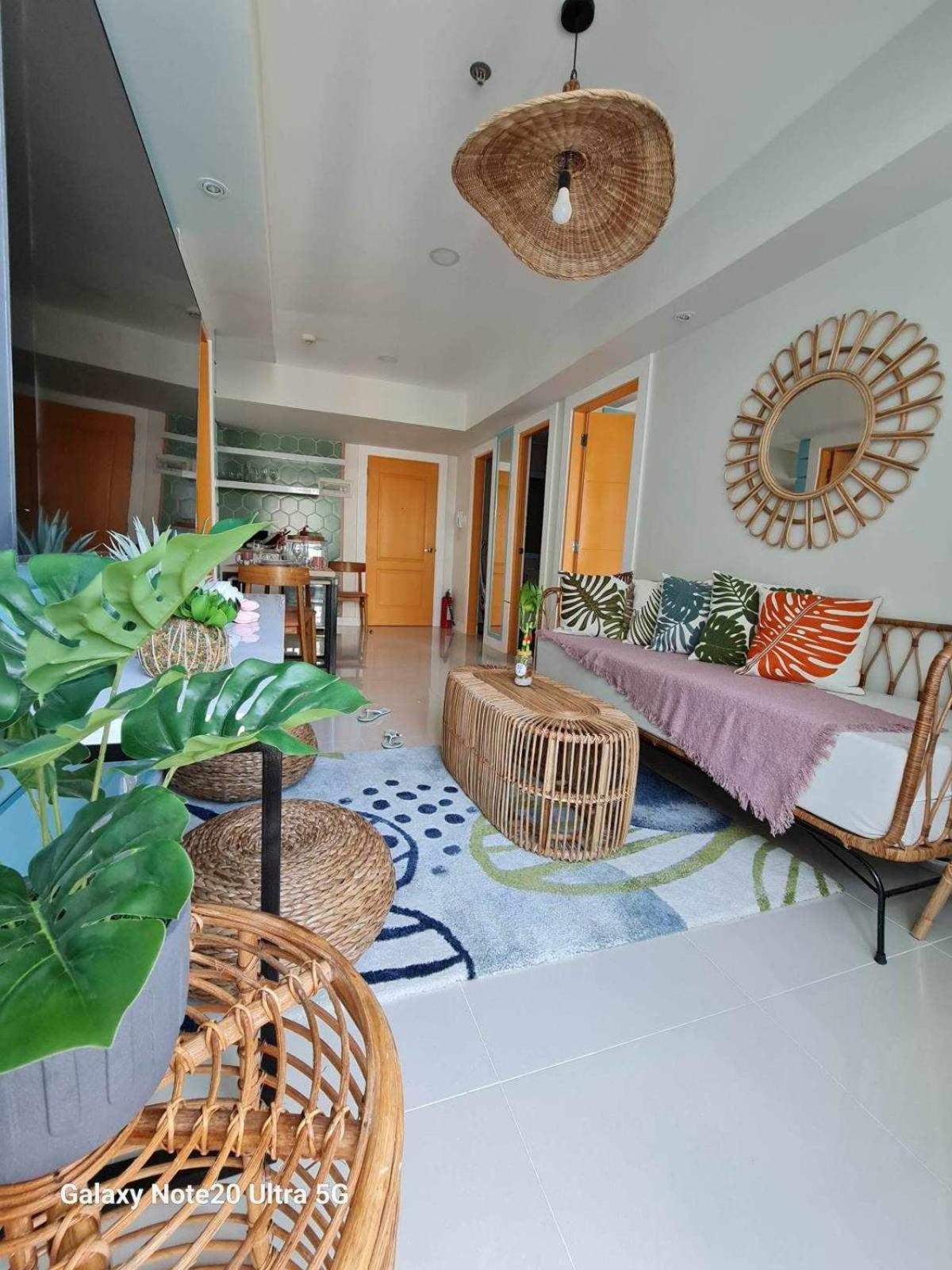 Manila Urban Resort At Azure Екстер'єр фото