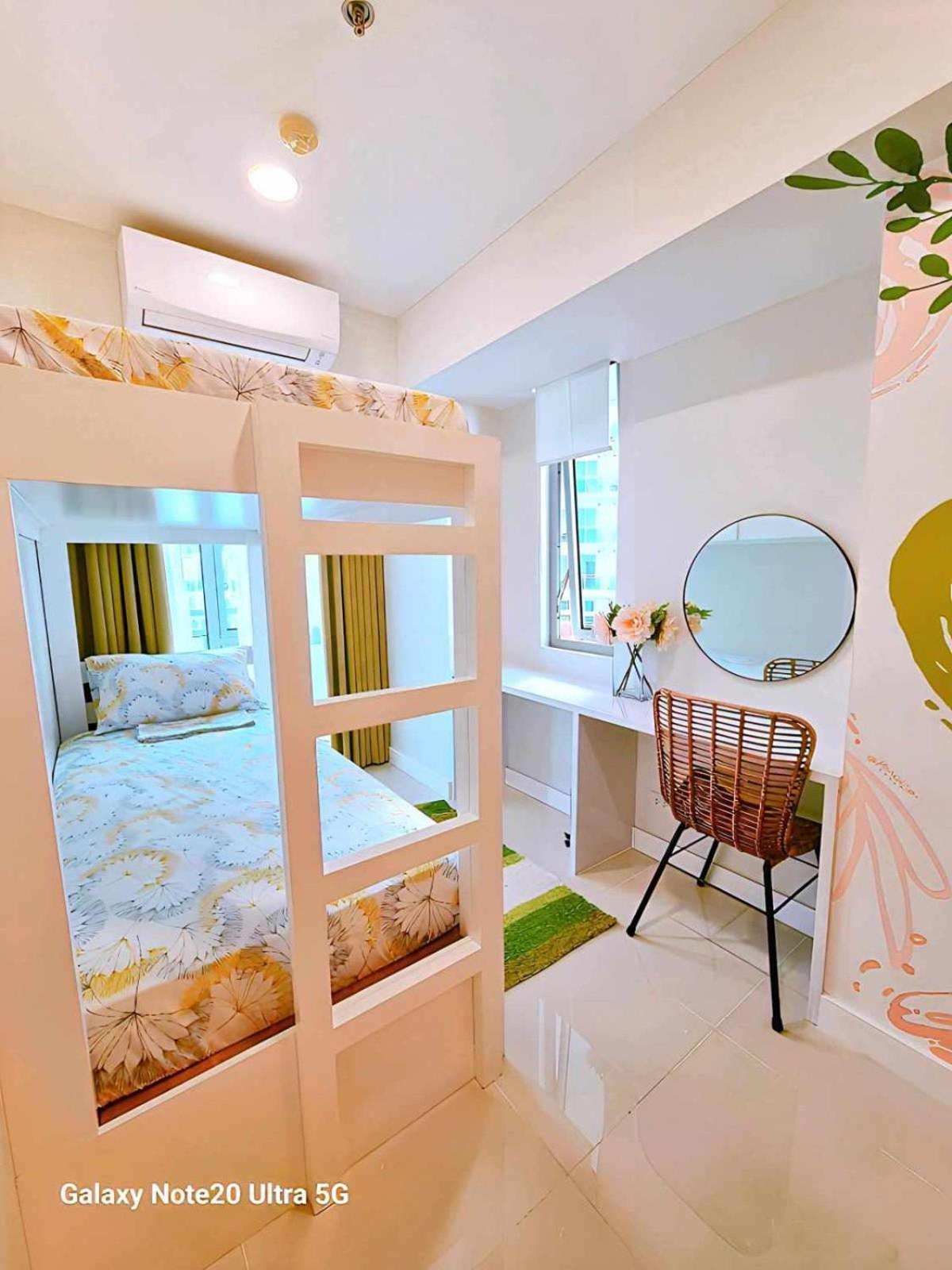 Manila Urban Resort At Azure Екстер'єр фото