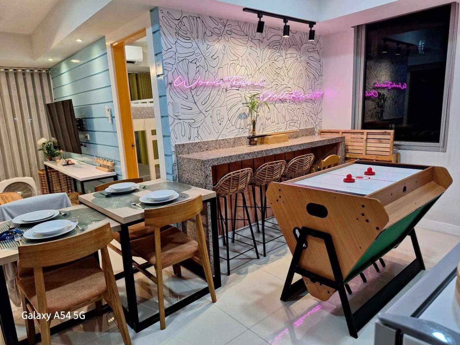 Manila Urban Resort At Azure Екстер'єр фото