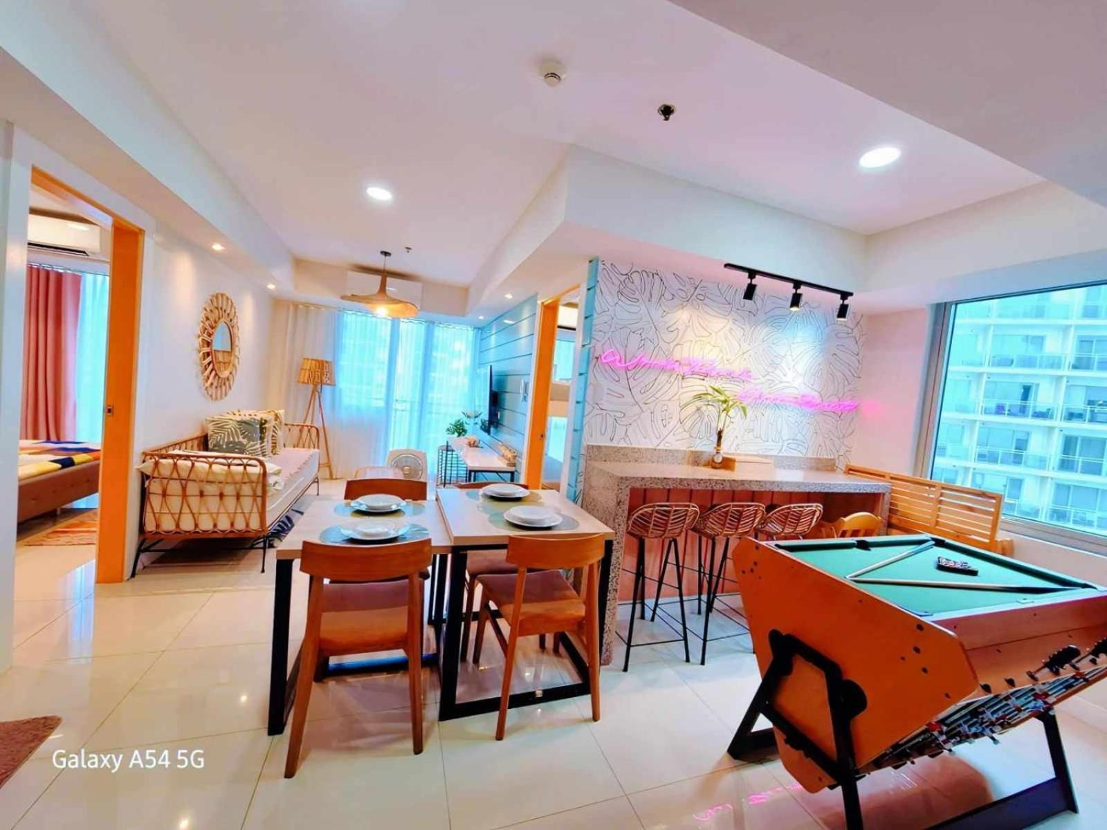 Manila Urban Resort At Azure Екстер'єр фото