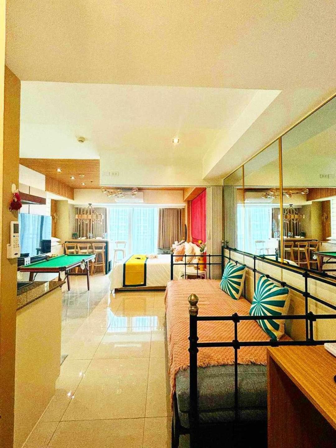 Manila Urban Resort At Azure Екстер'єр фото