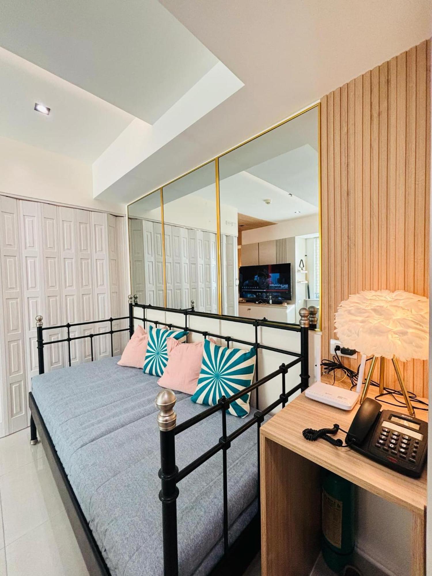 Manila Urban Resort At Azure Екстер'єр фото