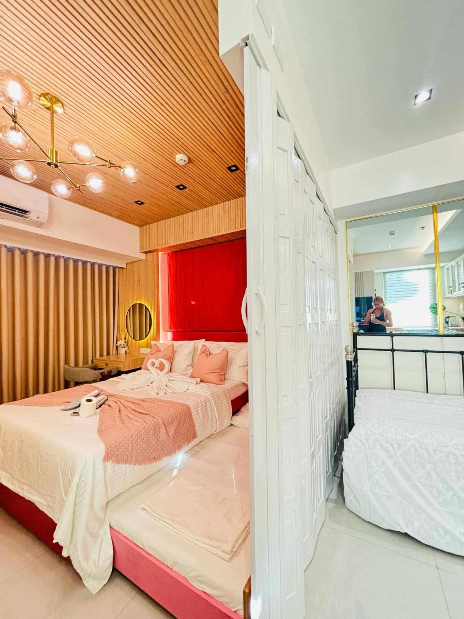 Manila Urban Resort At Azure Екстер'єр фото