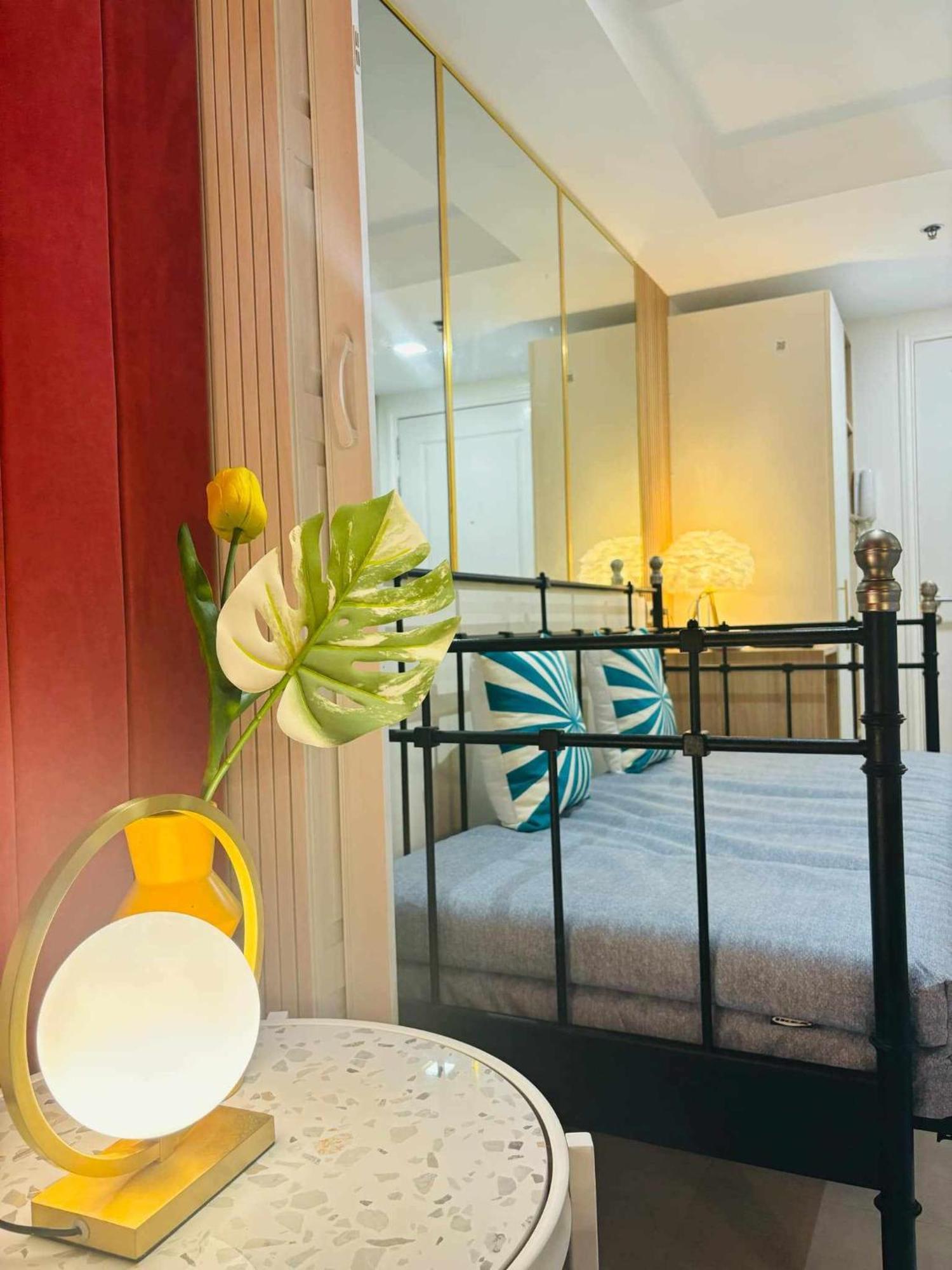 Manila Urban Resort At Azure Екстер'єр фото