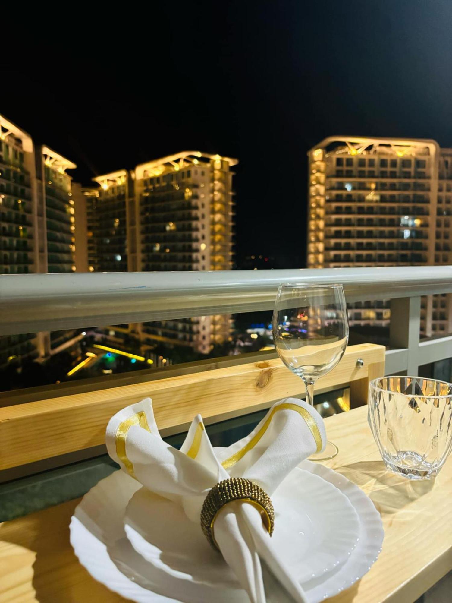 Manila Urban Resort At Azure Екстер'єр фото