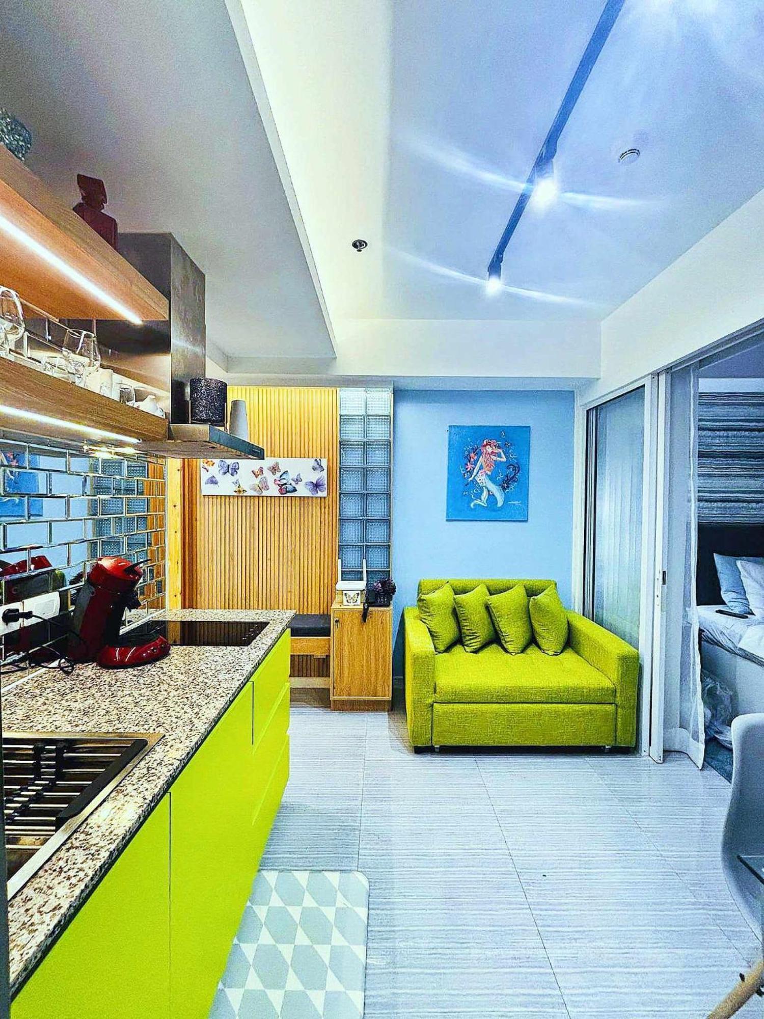 Manila Urban Resort At Azure Екстер'єр фото